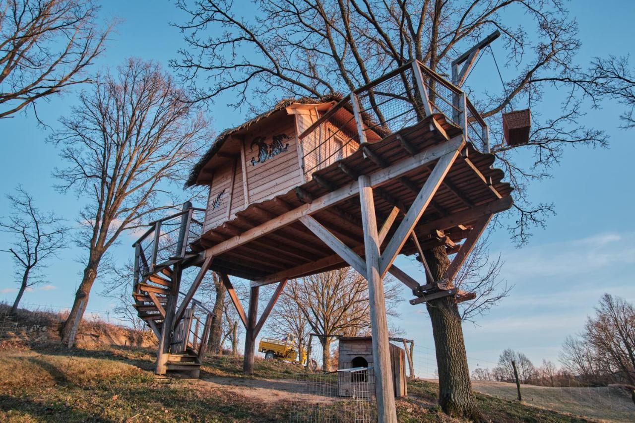 فيلا Treehouse Kremilek Jesenice  المظهر الخارجي الصورة
