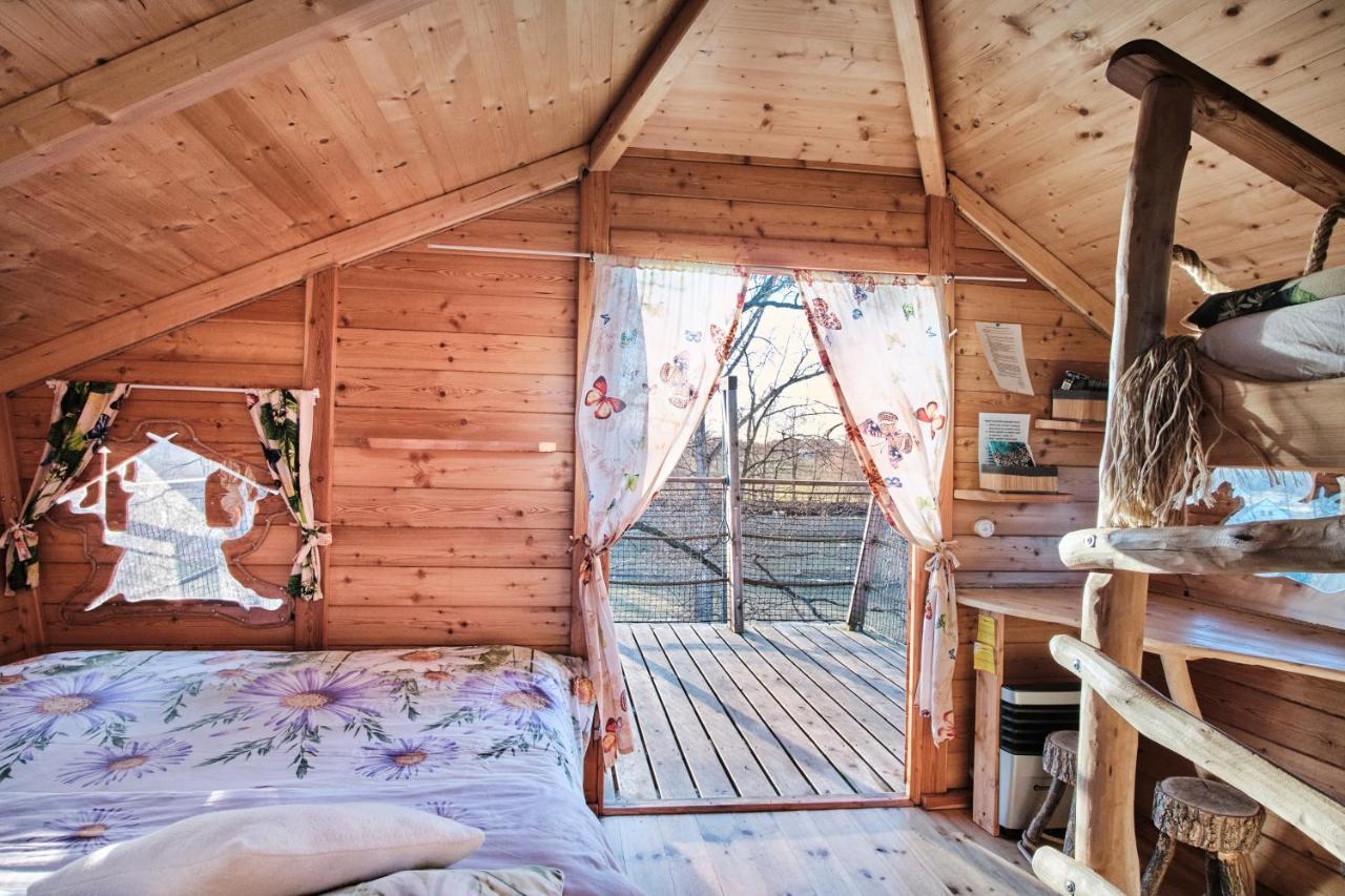 فيلا Treehouse Kremilek Jesenice  المظهر الخارجي الصورة