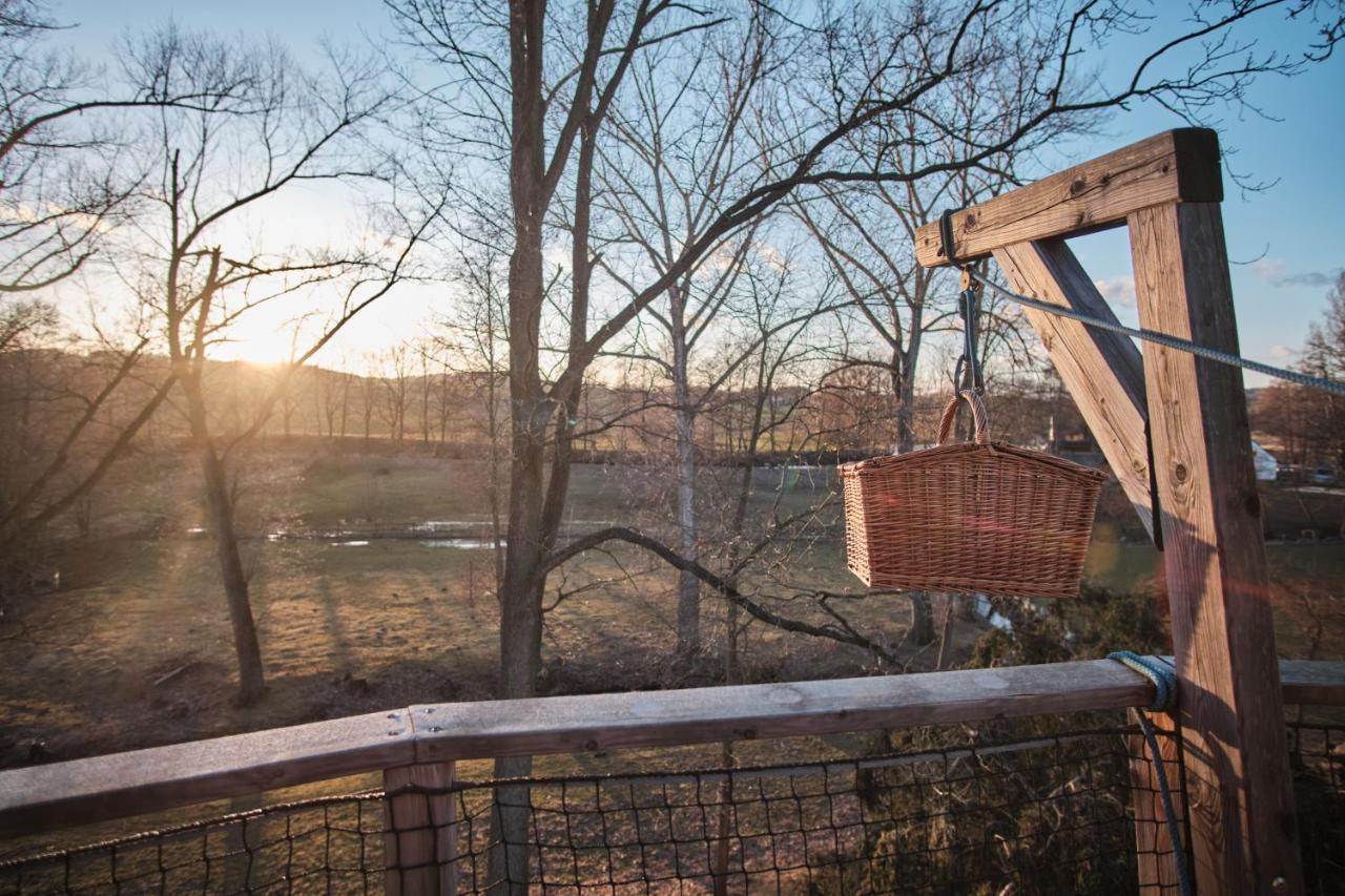 فيلا Treehouse Kremilek Jesenice  المظهر الخارجي الصورة