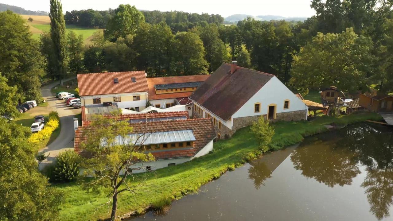 فيلا Treehouse Kremilek Jesenice  المظهر الخارجي الصورة